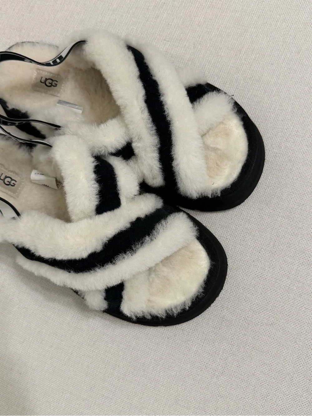 UGG Womens Disco Cross Fuzzy Platform Slide Sandal 10